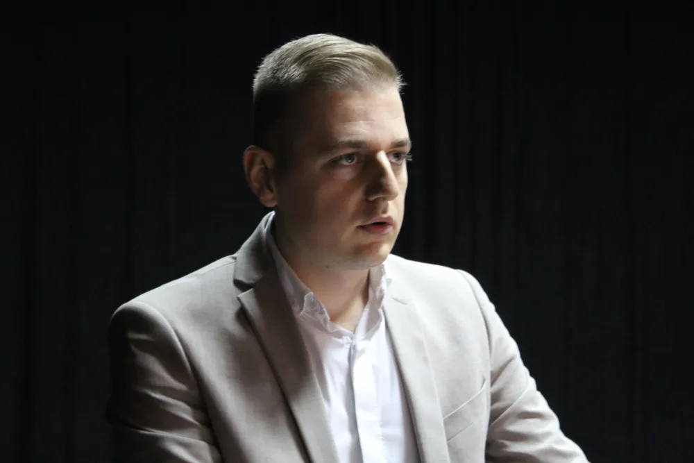 Popović: Đeljo&scaron;aj politički tumači zakon