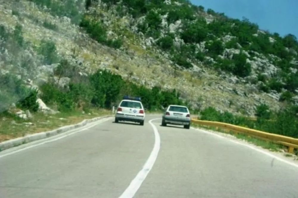 Затворска казна за претицање на пуној линији