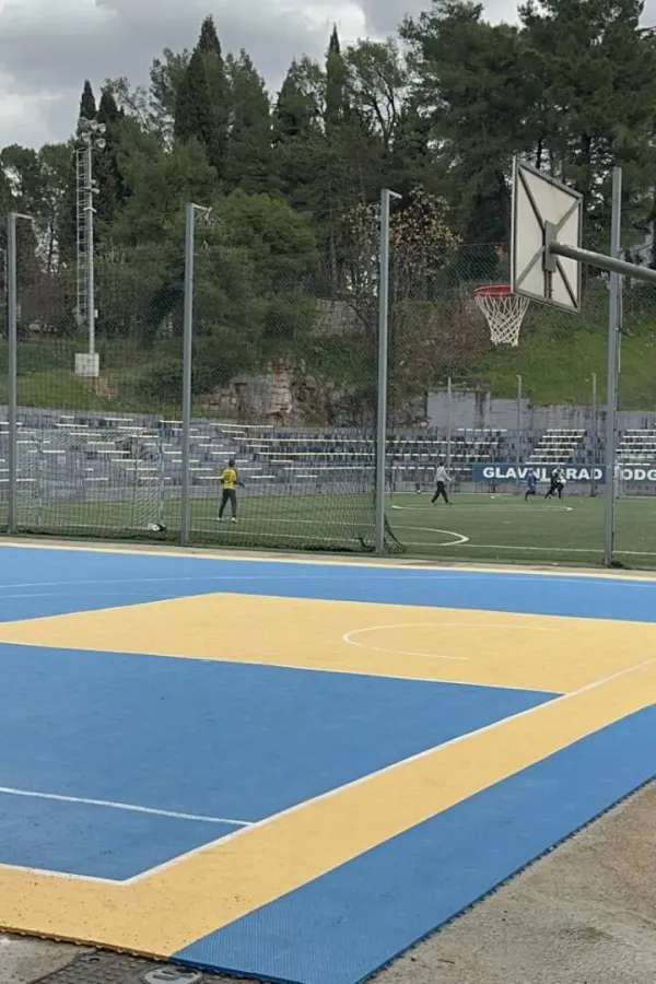 Kultni Stadion malih sportova bez vode, kanalizacije...
