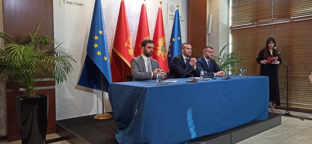 Sa vladine konferencija za novinare