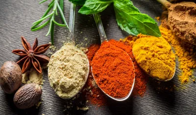 Intensive condiments on old spoons