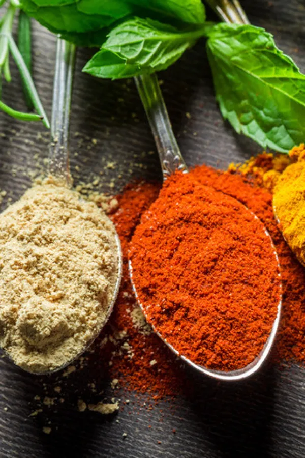 Intensive condiments on old spoons