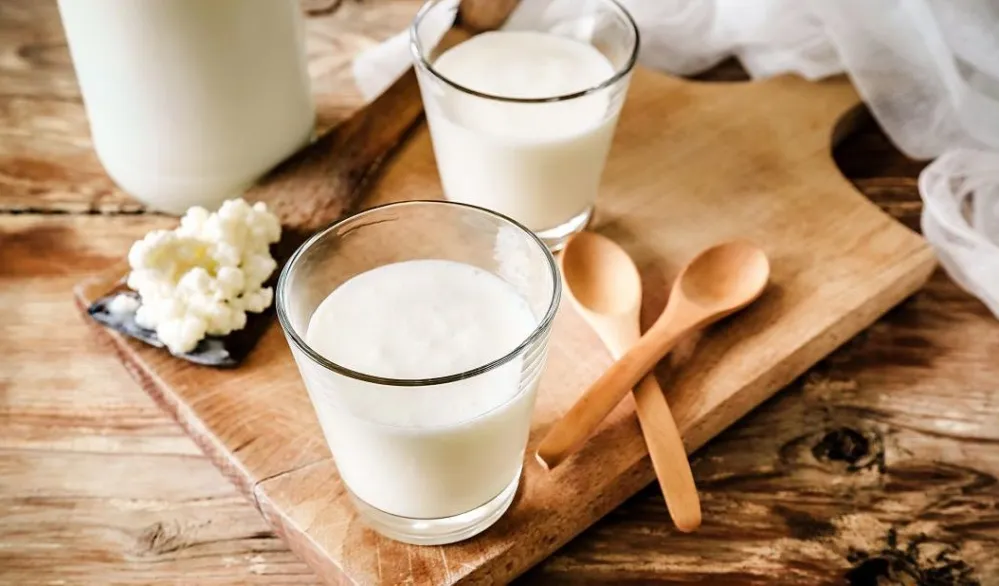 Kefir je bogat kalcijumom i vitaminom K2