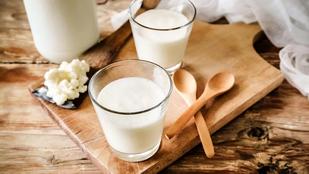 Kefir je bogat kalcijumom i vitaminom K2