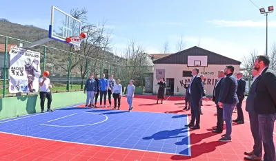 Svečano otvoren ko&scaron;arka&scaron;ki teren u Ozrinićima