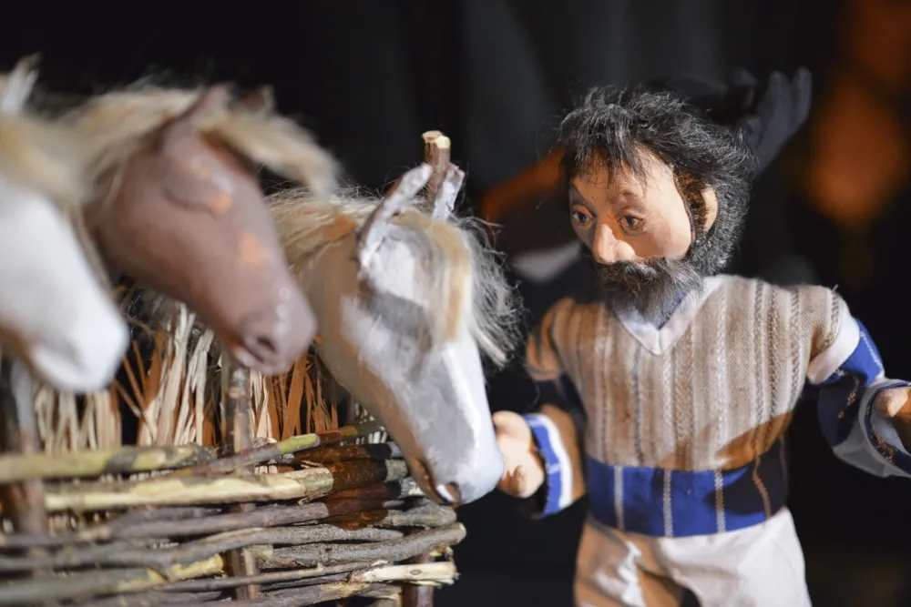 Сцена из представе "Бајка о рибару и рибици"