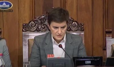 (VIDEO) Skup&scaron;tina Srbije: Lupanje o stolove, uvrede i psovke