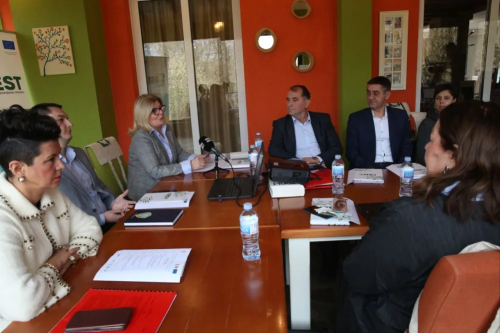 Novi Pazar i Mojkovac dobijaju 2.000 kontejnera i presu za za recikliranje: U fokusu pravilno razdvajanje otpada