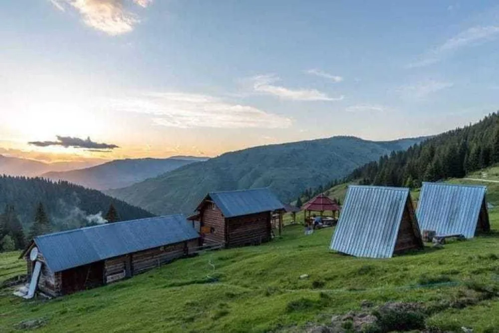 IlustracijaPlanina, katuni, selo, priroda, vremenska prognoza