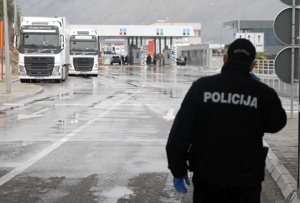 UP: Na graničnim prelazima Božaj i Dračenovac oduzeta roba u vrijednosti od 70.000 eura