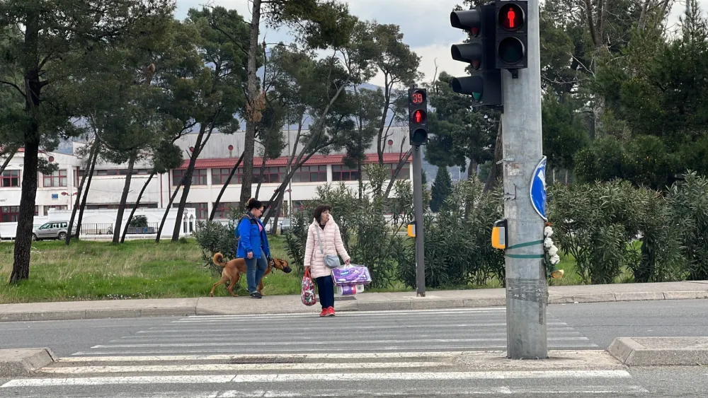  Podgorica dobila pametne semafore:Taster za pje&scaron;ake, detektor za vozila