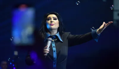 Emotivan susret Dragane Mirković sa podgoričkom publikom: Sjećanje na Zorana Кalezića rasplakalo pjevačicu