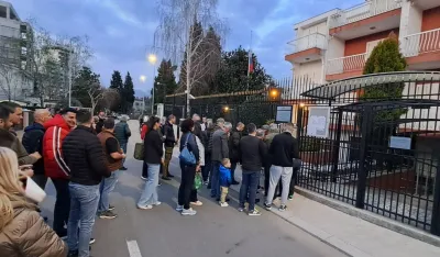 Paljenje svijeća Ambasada Rusije