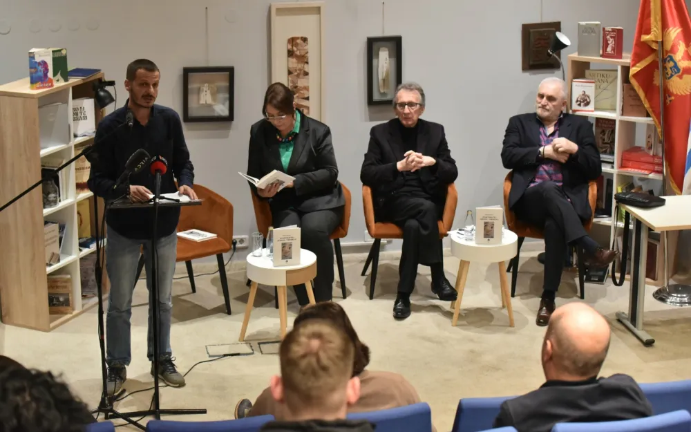 Analitički i iz vi&scaron;e uglova o pro&scaron;losti i sada&scaron;njosti