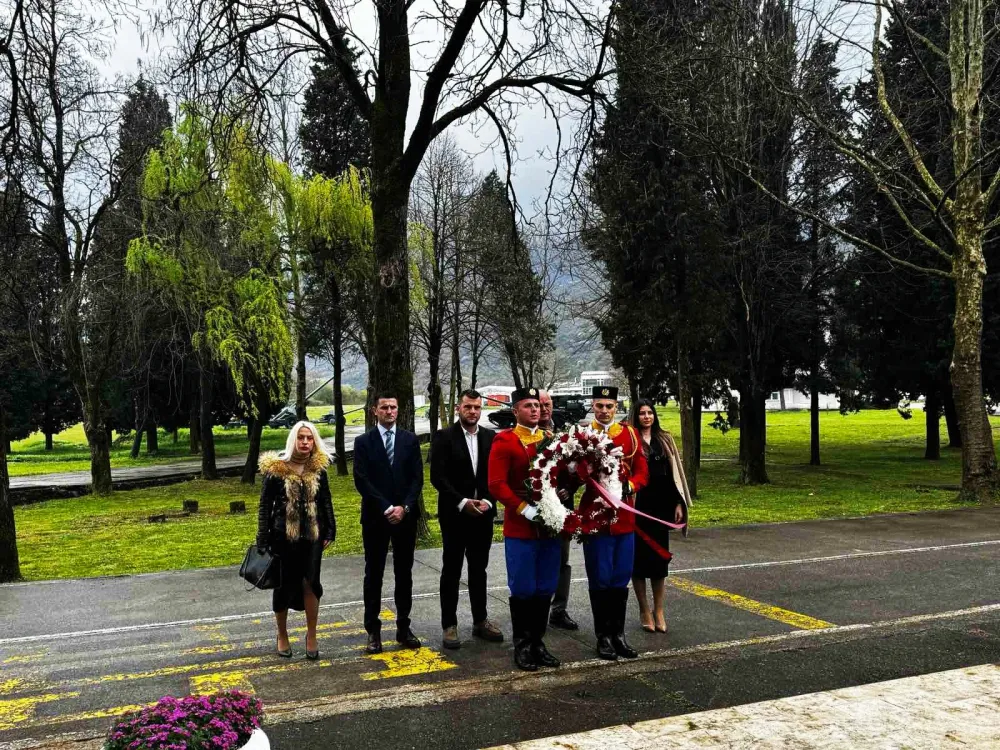 Delegacija DNP-a položila vijenac u Danilovgradu na spomen obilježje prve žrtve NATO agresije