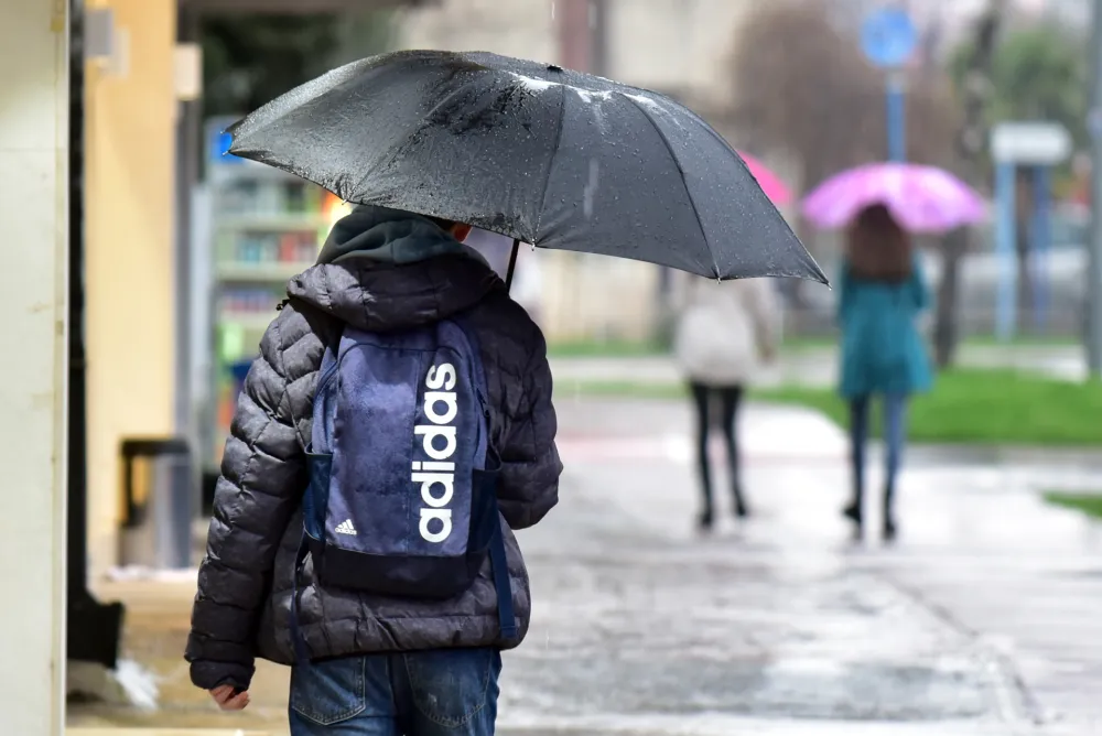 Danas oblačno, uveče pljuskovi sa grmljavinom