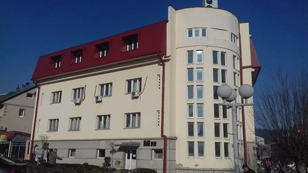 Okrivljeni prijetio sutkinji u Beranama da će joj baciti bombu kad izađe iz zatvora