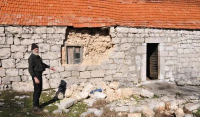  O&Scaron;TEĆENA KUĆA U ZASEOKU KAPAVICE