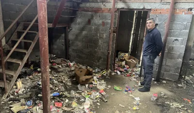 (FOTO) Napu&scaron;teno postrojenje u Rasadniku pretvoreno u deponiju: Gomilu smeća iz kotlarnice niko ne uklanja