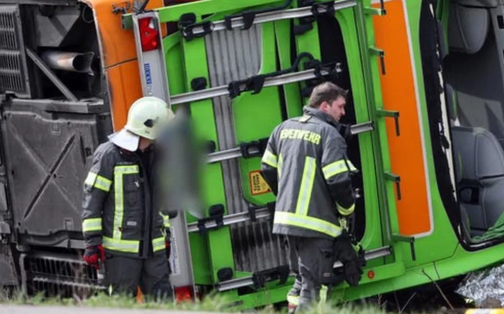 (VIDEO) Prevrnuo se autobus kod Lajpciga, najmanje pet poginulih