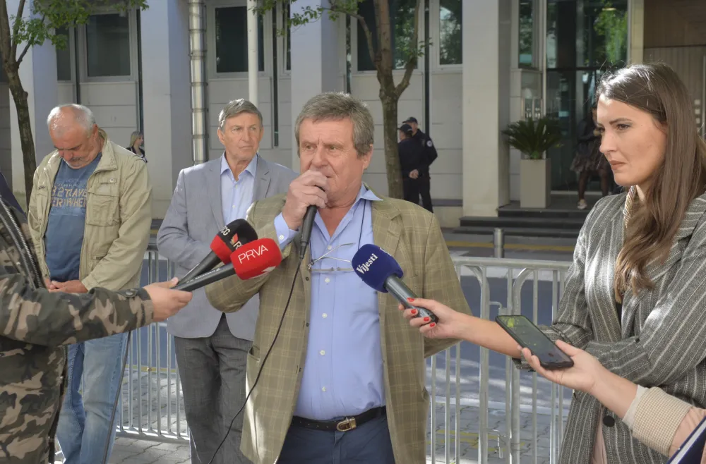 Grupa biv&scaron;ih radnika "Vektra Boke" tvrdi da Brković hoće da prevari Privredni sud