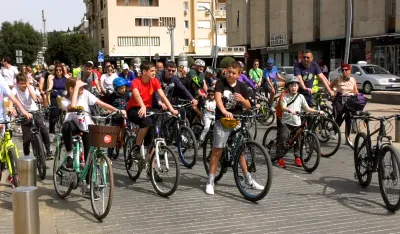 (FOTO) Critical Mass danas u Podgorici; Bulatović: Nedostaje mnogo biciklističkih staza