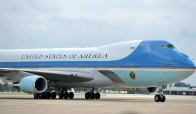 Novinari zamoljeni da vi&scaron;e ne kradu &bdquo;suvenire&ldquo; iz Bajdenovog aviona