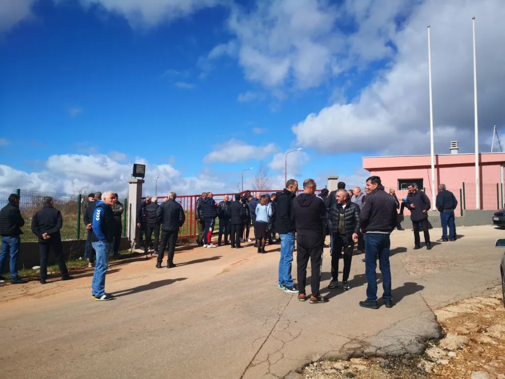 Biv&scaron;i radnici Rudnika boksita blokirali eksploataciju rude