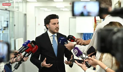 Abazović pita Spajića: Kakva je uloga ujaka u kadrovskoj politici i odlučivanju u Vladi Crne Gore?