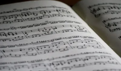 Vi&scaron;e od 200 muzičara pozvalo na prestanak upotrebe AI