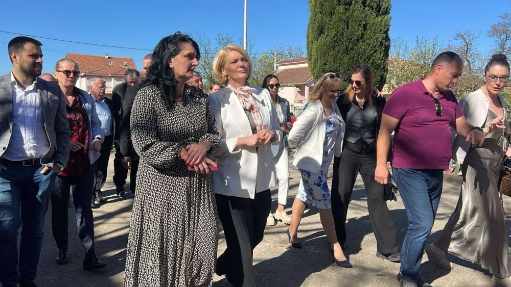 Injac obi&scaron;la O&Scaron; "Branko Božović": Traže rje&scaron;enje za kolaps oko &scaron;kole     