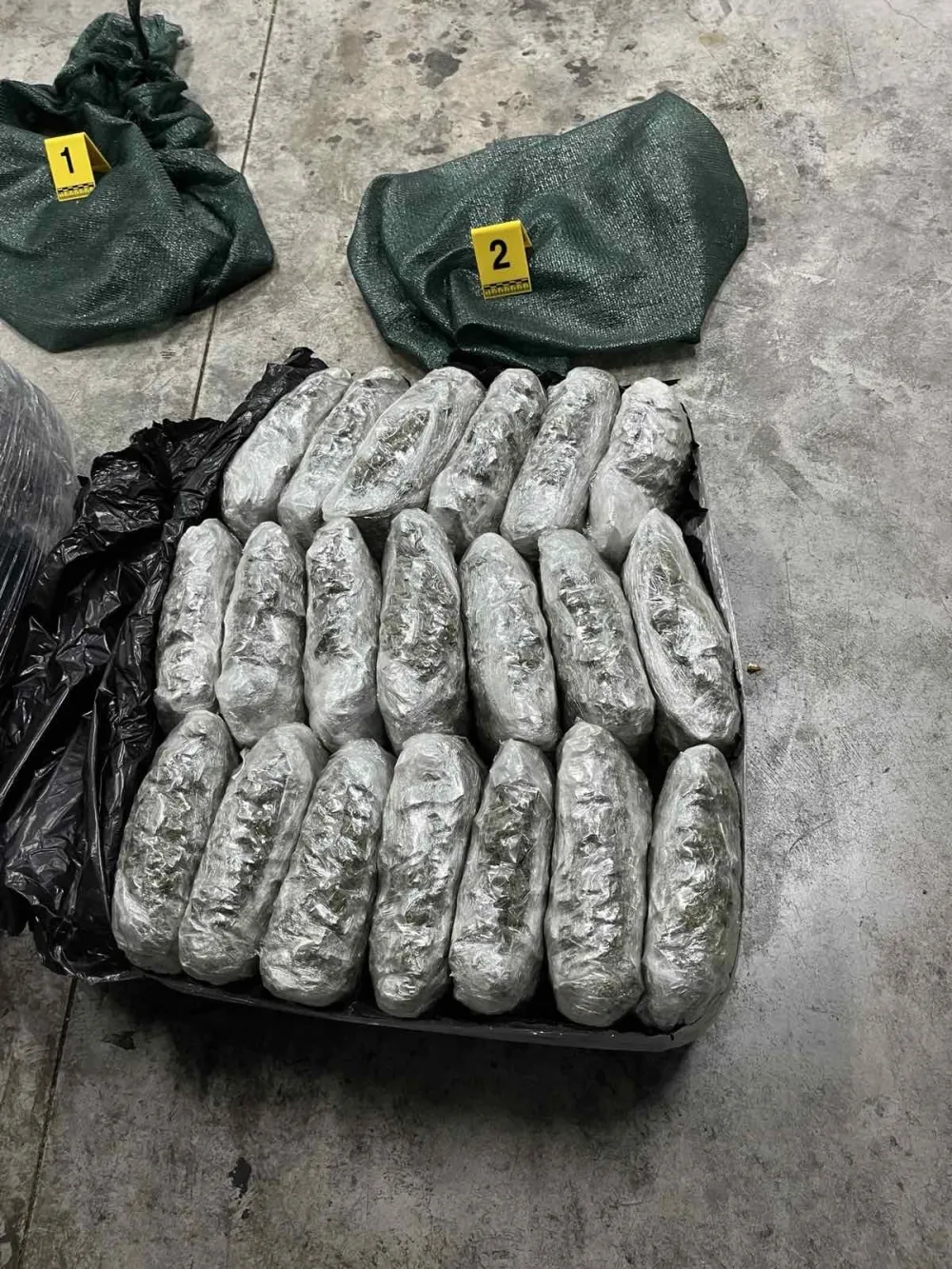 Spriječen &scaron;verc droge: Osumnjičeni džakove marihuane nosili na leđima, pobjegli od policije