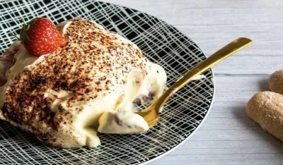 Tiramisu od jagoda i kokosa