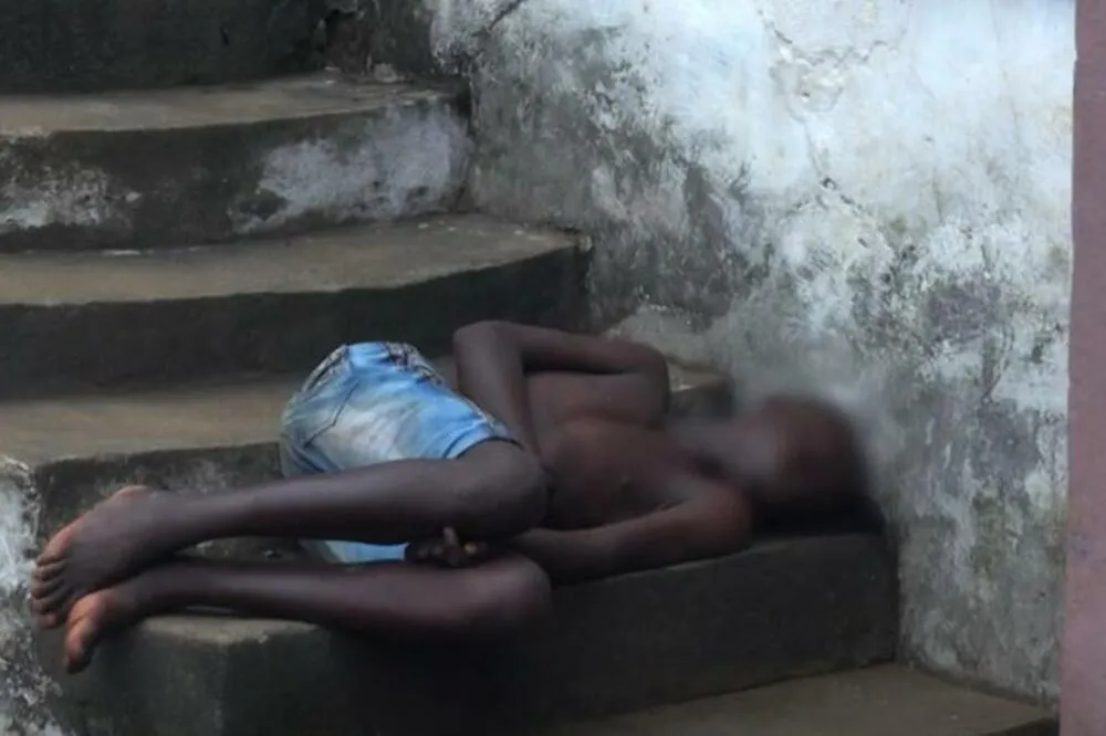 Vanredno stanje u Sijera Leoneu: Zavisnici otkopavaju grobove zbog droge koja se pravi od kostiju