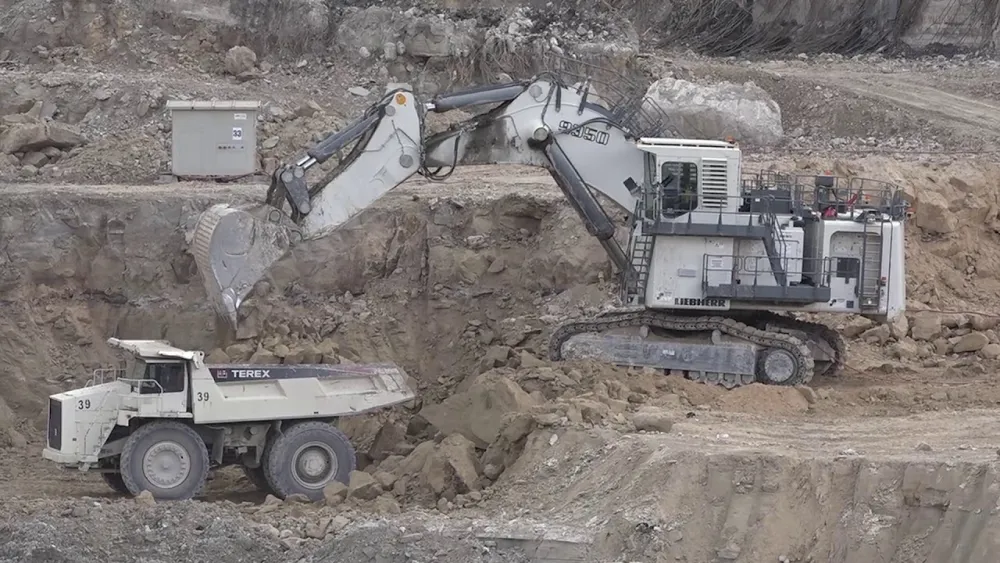 rudnik uglja mehanizacija bageri kamioni