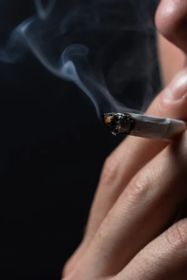 Troјe zaposlenih u Ministarstvu poljoprivrede uhvatili sa cigaretama, kažnjeni po 30 eura