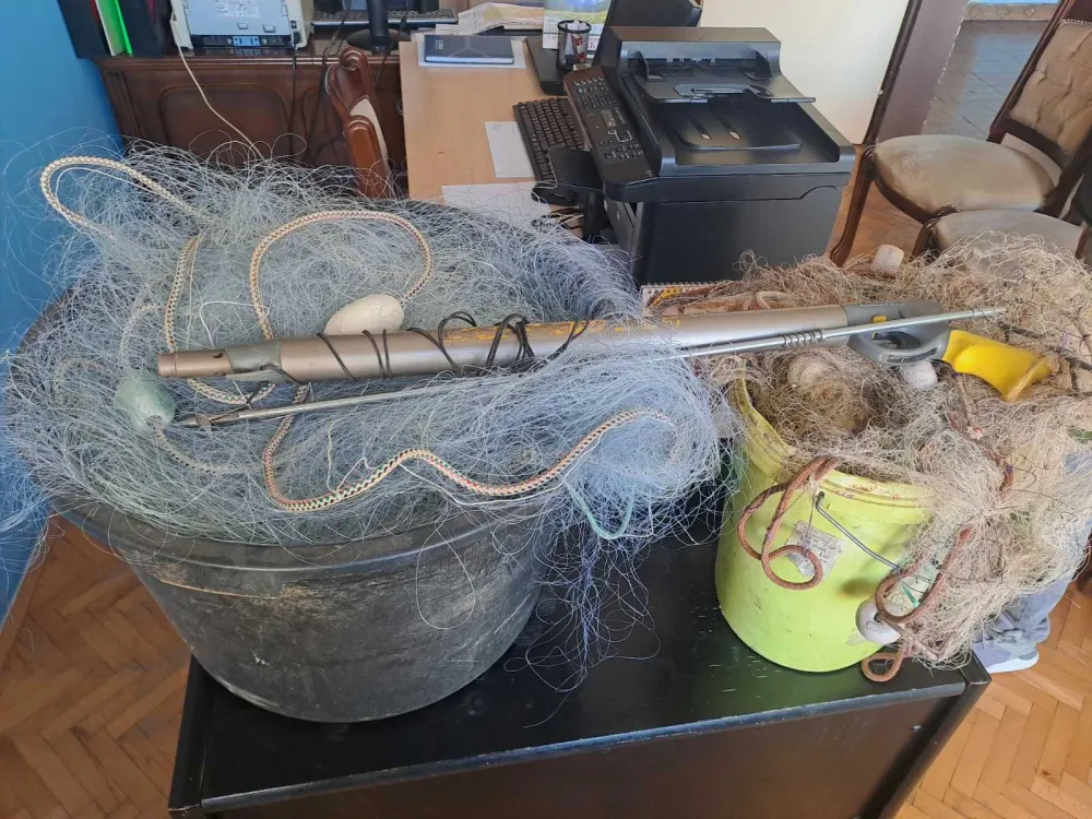 Spriječen krivolov na Bilećkom jezeru, oduzete tri mreže i podvodna pu&scaron;ka