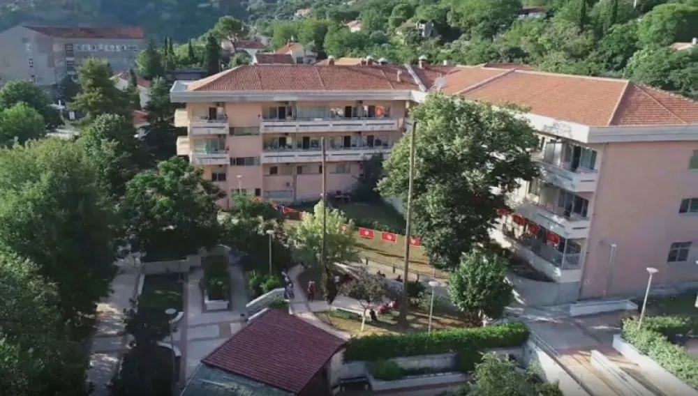 Počinje adaptacija Doma starih u Risnu, Mujović potpisao ugovor o izvođenju radova