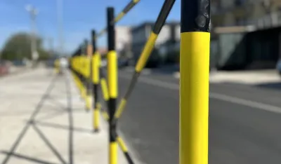 Glavni put kroz Tuzi: Ogradom čuvaju pje&scaron;ake