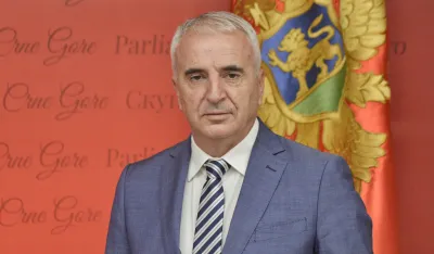 Đurović: Vrhu&scaron;ka DPS-a i njenih satelita uzela je sav novac i rasprodala Crnu Goru