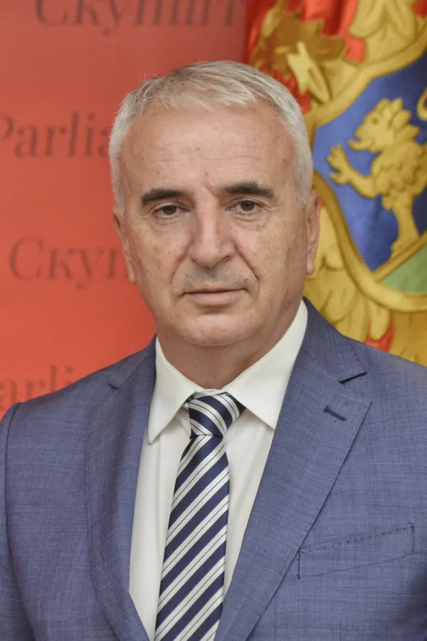 Đurović: Vrhu&scaron;ka DPS-a i njenih satelita uzela je sav novac i rasprodala Crnu Goru