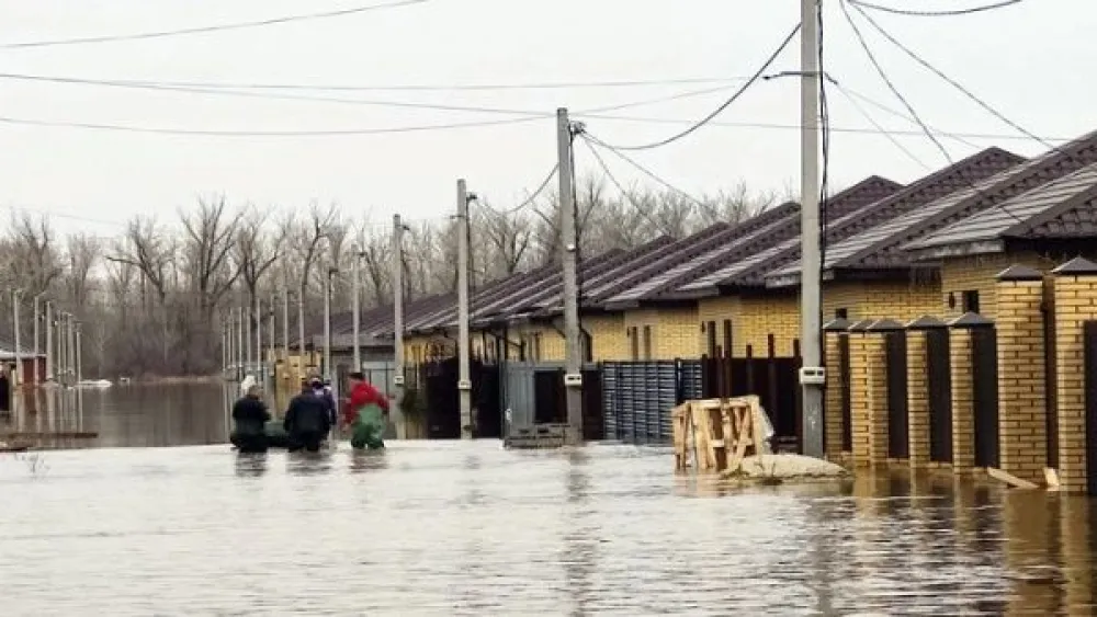 (VIDEO) Nivo rijeke Ural dostigao istorijski rekord, progla&scaron;eno vanredno stanje