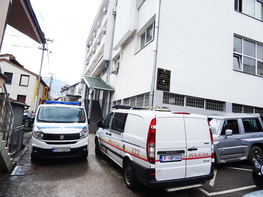 Vi&scaron;i sud u Bijelom Polju Kola&scaron;ince Z.R. i M.R. tereti zbog droge i oružja