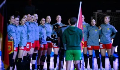 Rukometa&scaron;ice Crne Gore danas biju bitku za Pariz