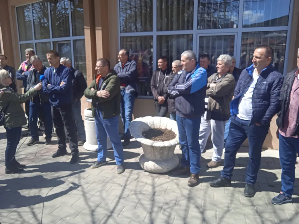 Radnici Vektra "Jakić" planiraju blokadu graničnog prelaza ka Srbiјi