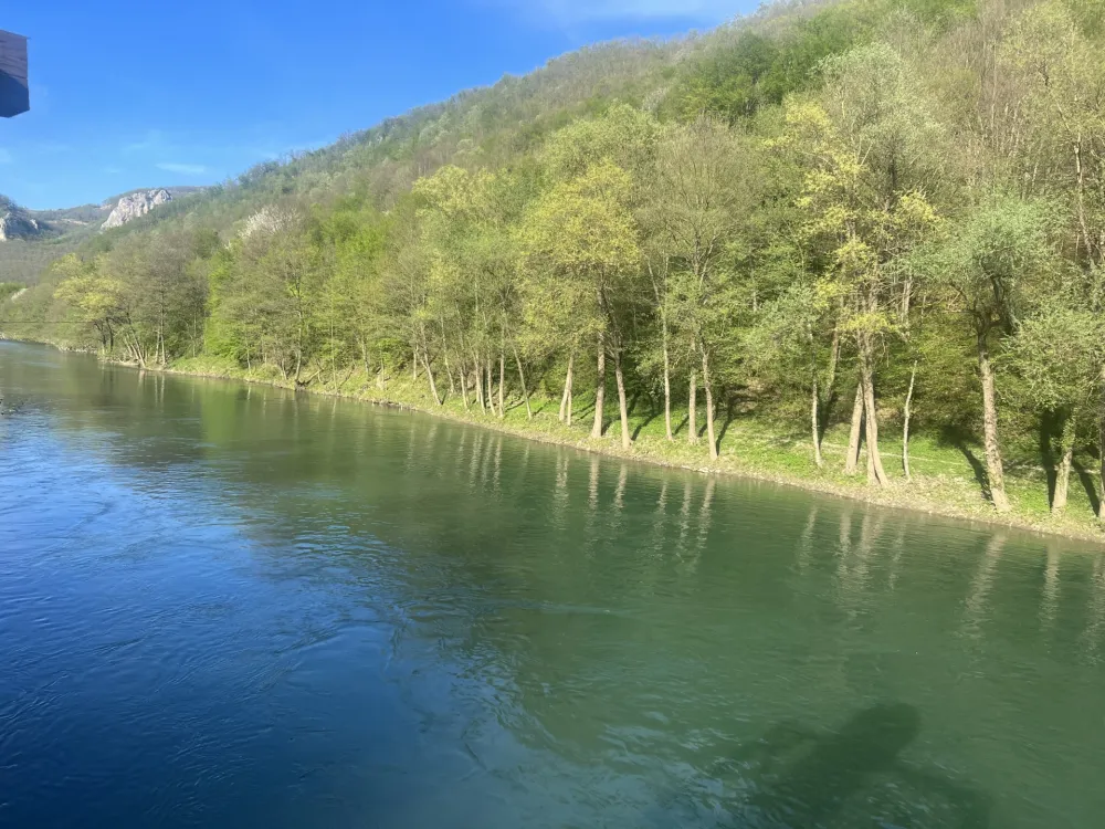(VIDEO) Članovi bjelopoljskog SRD &bdquo;Sinjavac&rdquo; od smeća očistili dva kilometra obale Lima
