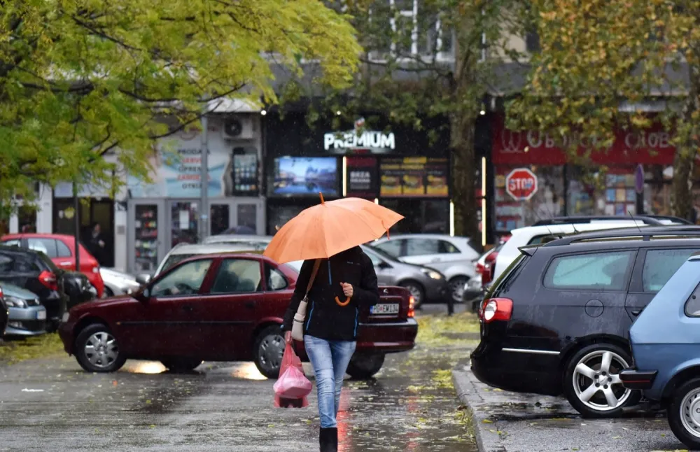 Danas oblačno, povremeno ki&scaron;a, pljuskovi i grmljavina