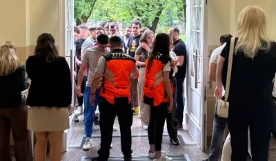 Контрола на улазу у подгоричку Гимназију