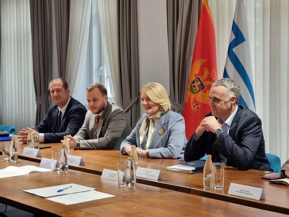 Injac: Uspostaviti dinamički plan otplate nagomilanih dugovanja