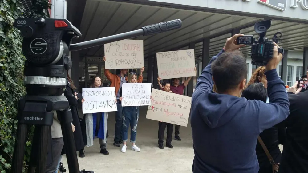 Protest ispred pozori&scaron;ta